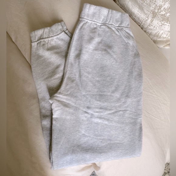 Lululemon | Relaxed High Rise Jogger - Picture 5 of 6